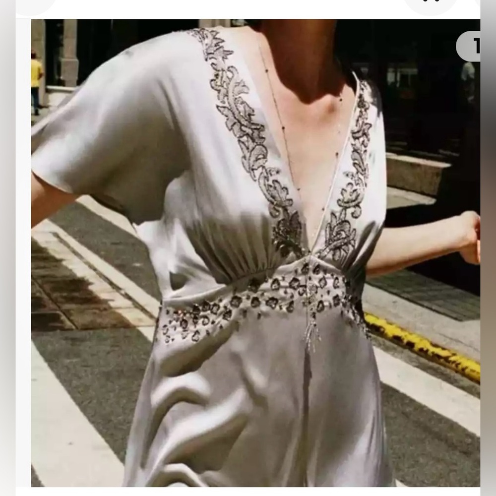 ZARA SHORT EMBROIDERED DRESS
PEARL GRAY